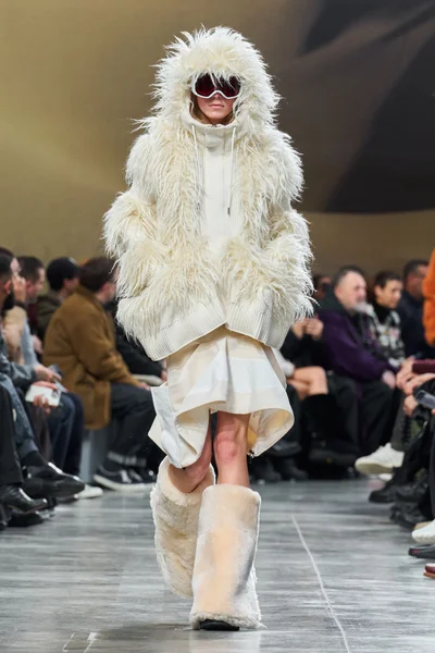 Look 18